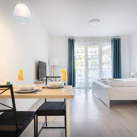 Grand Corvin Studio With Balcony Budapest Luaran gambar