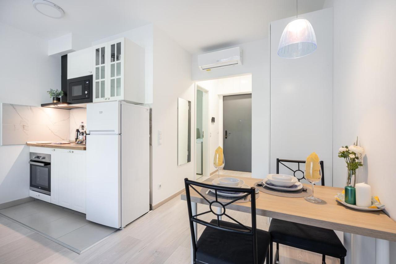 Grand Corvin Studio With Balcony Budapest Luaran gambar