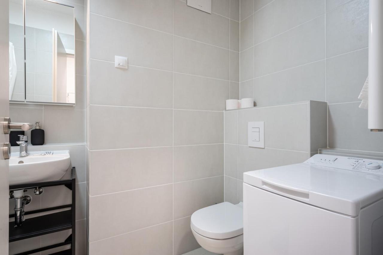 Grand Corvin Studio With Balcony Budapest Luaran gambar